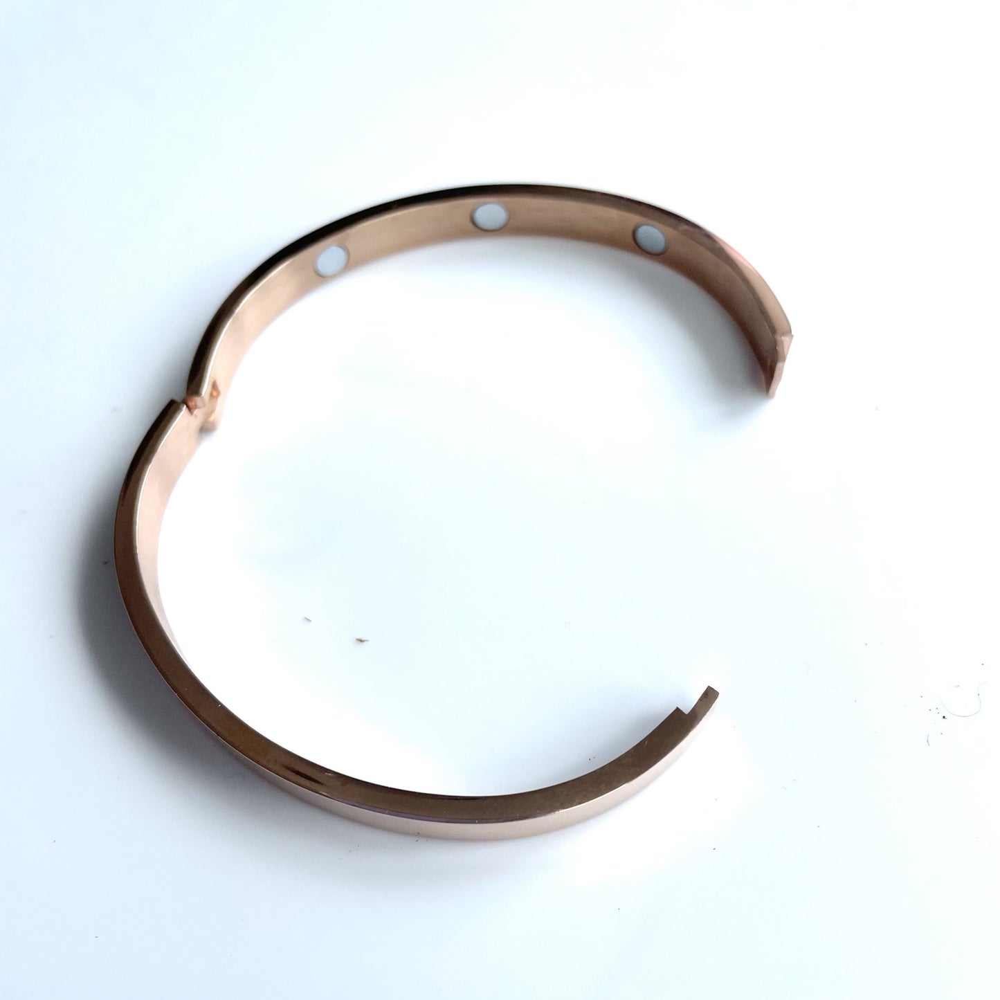 Plain hinged magnetic bangle