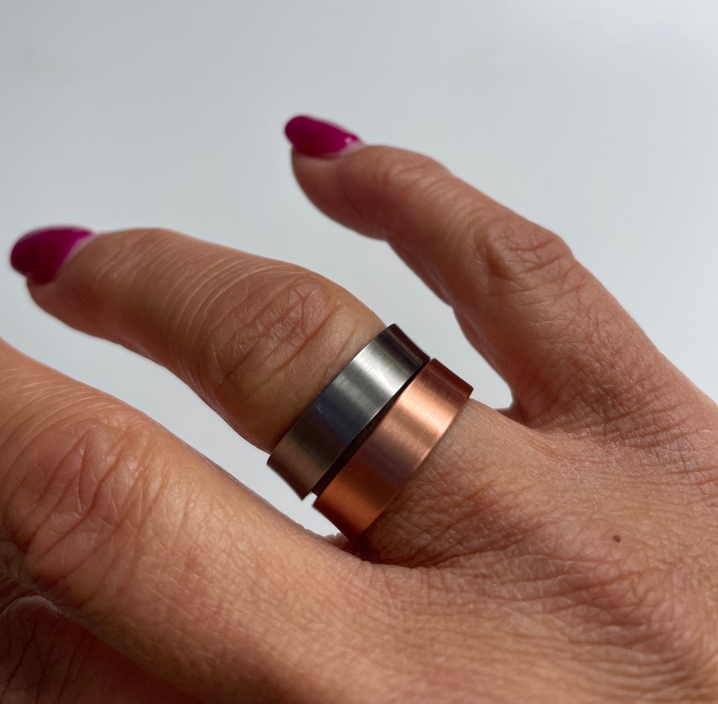 Magnetic plain brushed effect adjustable ring